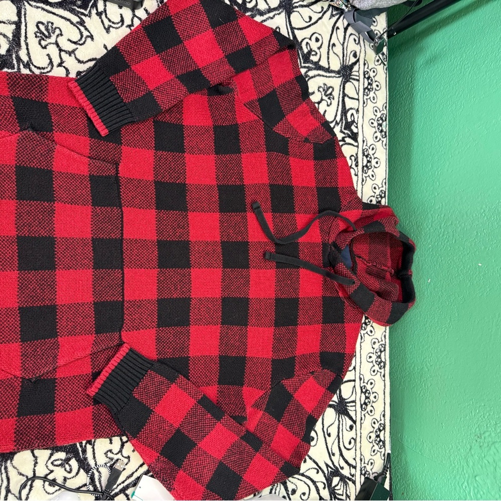 American Eagle Outfitters Red and Black Knit Hoodie